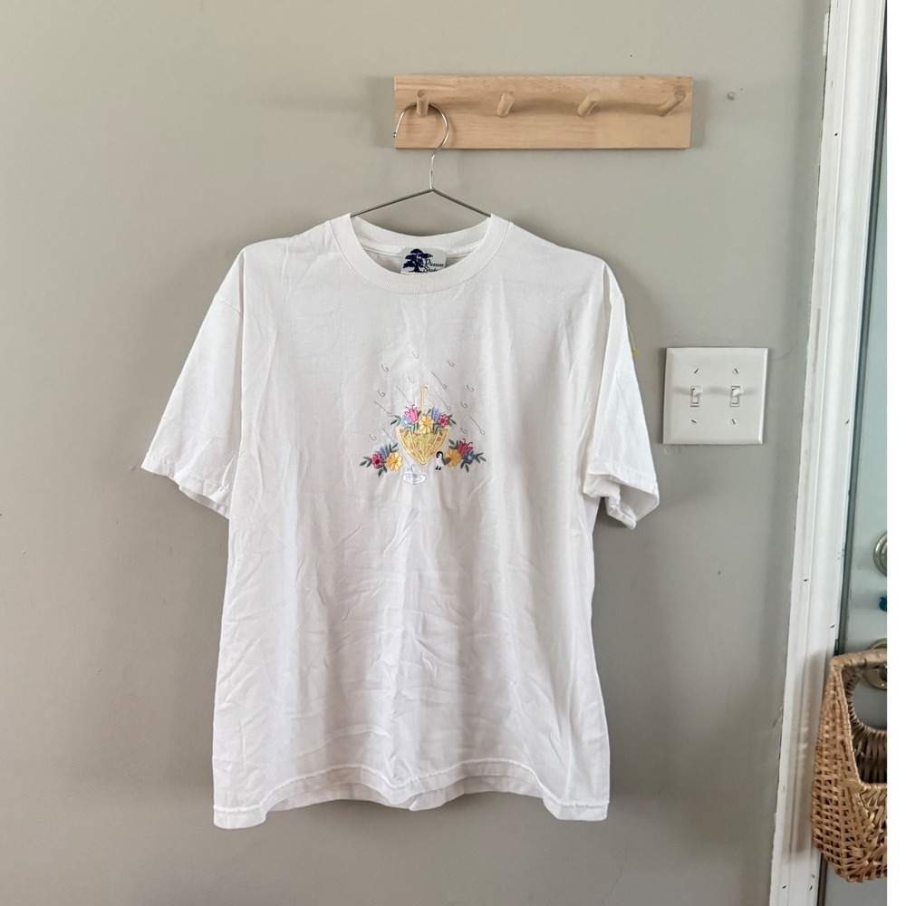 VTG. Embroidered tee shirt